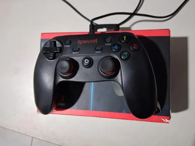 Controle joystick Redragon Saturn G807 preto