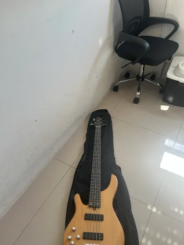 Contrabaixo Millenium 5