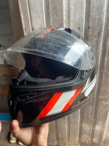 Capacete esportivo