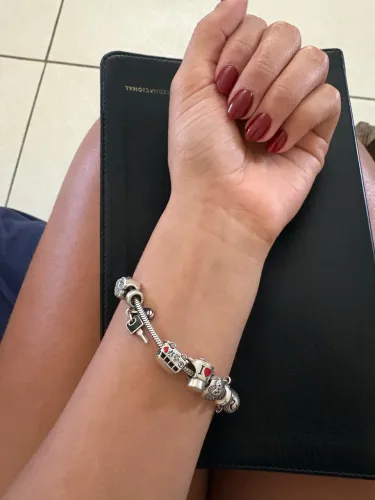 Pulseira de prata estilo Pandora com berloques