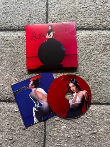 CD Rina Sawayama - Hold The Girl | AUTOGRAFADO