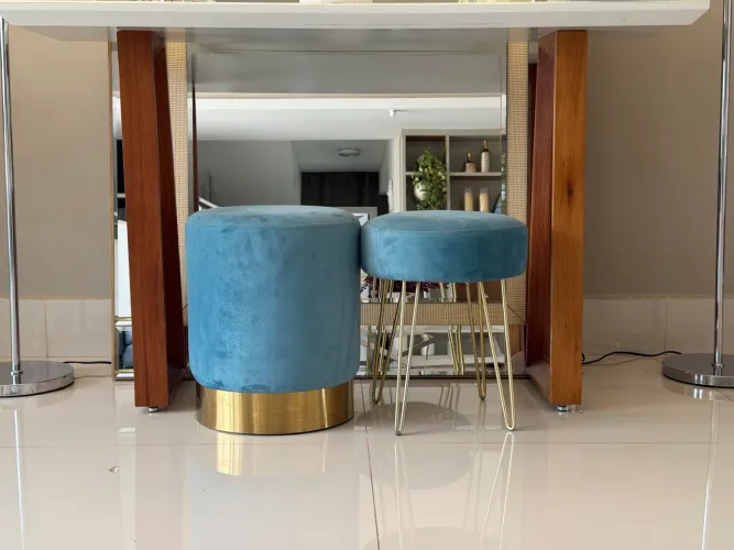 Conjunto puff e banqueta veludo azul 