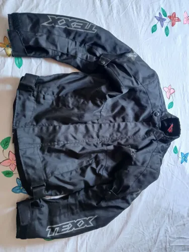 Jaqueta calca e capacete motociclista