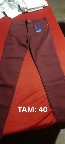 Vende-se essas calças femininas