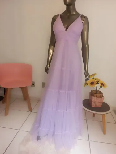 Vendo vestidos de festa.