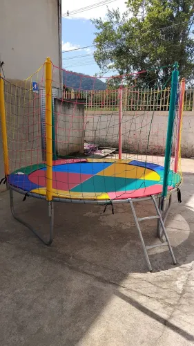VENDE Cama elástica+piscina de bolinhas 