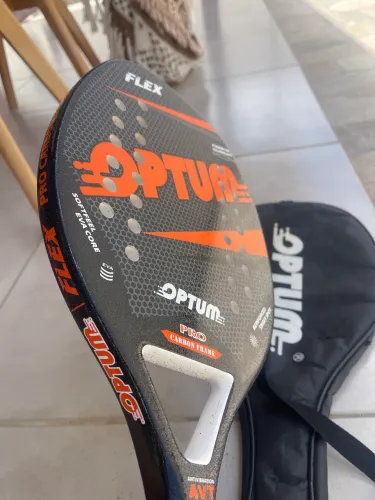 Vendo raquete de Beach Tennis Optum Flex Pro, estrutura Carbon Frame, em ótimo estado.