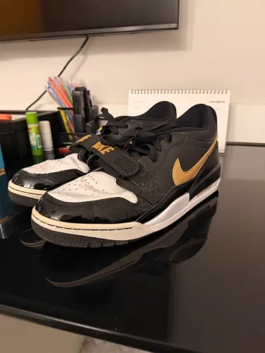 Nike Jordan. Usado pouquíssimas vezes. Muito novo