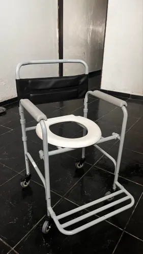 Cadeira de rodas para banho