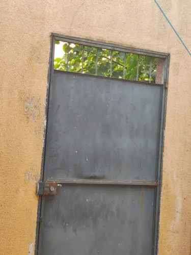 Portão de ferro social