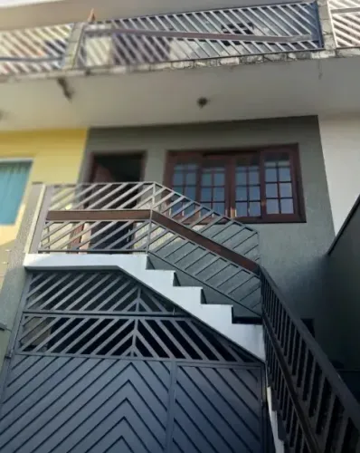 Sobrado para aluguel possui 183 metros quadrados com 3 quartos em Cidade Vargas - São Paul