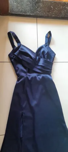 Vestido longo azul marinho com fenda n frente e decote nas costas novonho