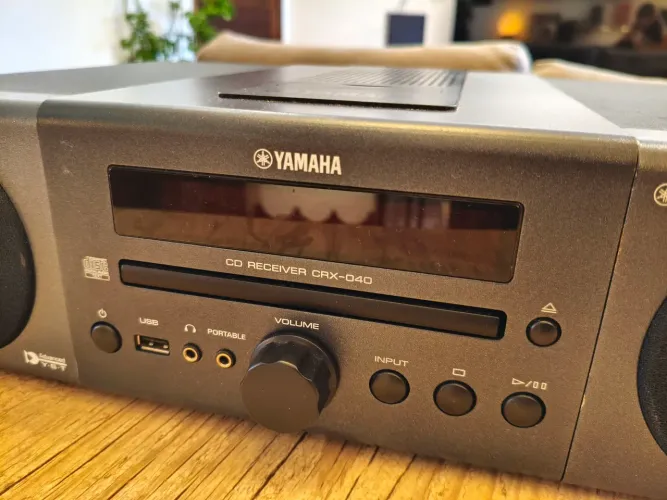 Mini Receiver/ Toca CD Yamaha CRX-040