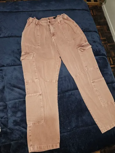 Calça jeans cargo rosa