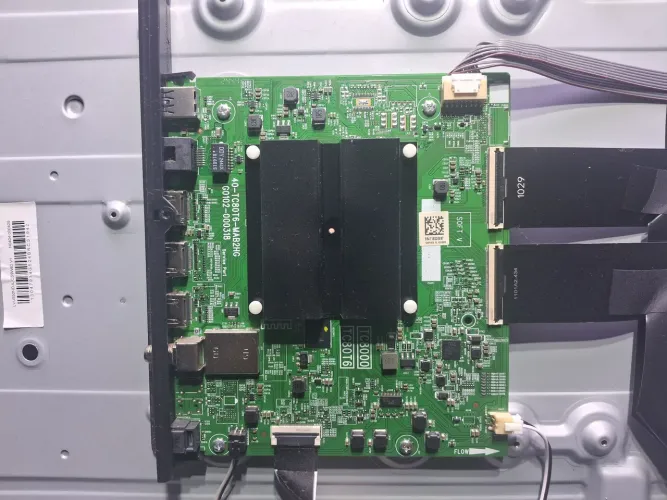 TCL 55P755 placa principal