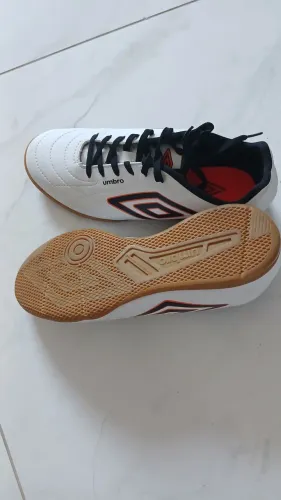 Chuteira Society Umbro n 40 usada em ótimo estado
