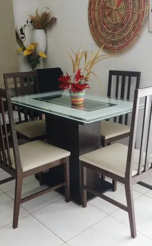 Mesa com 4 Cadeiras