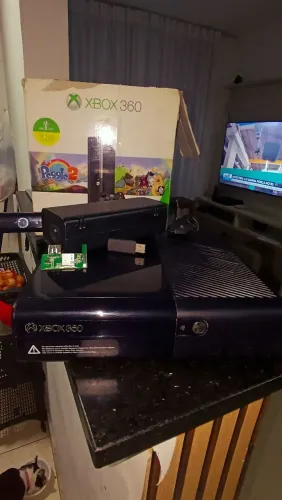 XBOX 360 PARA PEÇAS OU PARA ARRUMAR