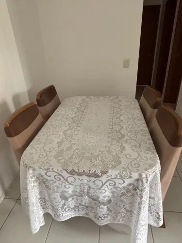 Kit mesa de jantar + 4 cadeiras