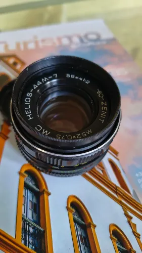 Lente Zenit Helios 58mm com adaptador Nikon