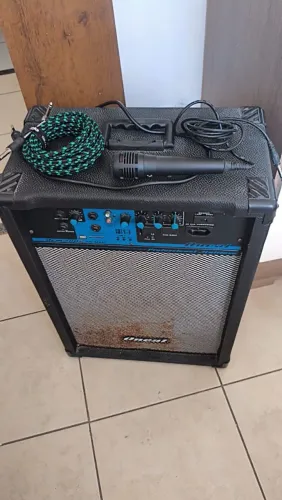 Caixa de som amplificada