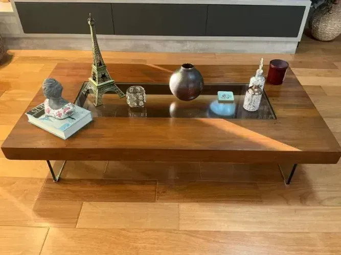 Mesa de Centro em Madeira Detalhe Central em Vidro