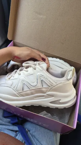 Tênis feminino novo via Marte