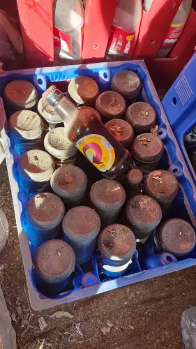 Combuca com garrafas de litrinho skol