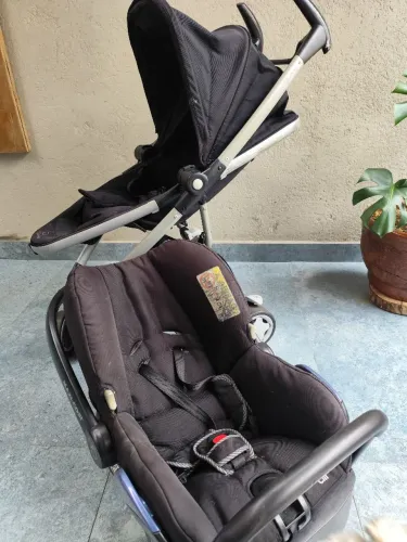 Vendo carrinho de bebê com bebê conforto para automóveis