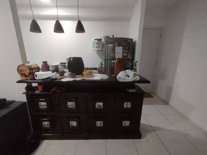 Balcão de madeira maciça 