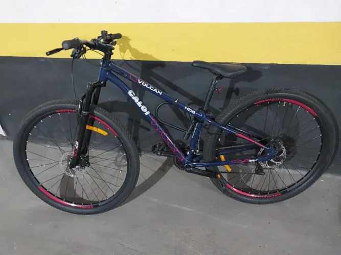 Bicicleta caloi vulcan aro 29 muito nova - bloqueio de suspensão,alumínio e câmbio shimano