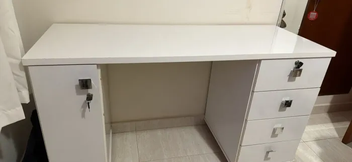 Penteadeira para escritório/ quarto 