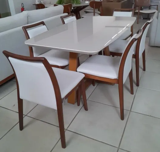 Mesa de jantar 1,60m com 6 cadeiras