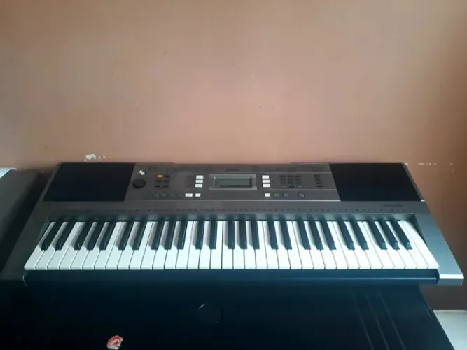 Teclado Yamaha Modelo PSRE-353