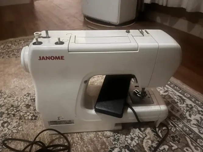 Máquina de costura Janome 2008P