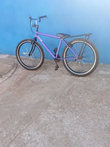 Vendo bike montadinha cor roxa pneus bom