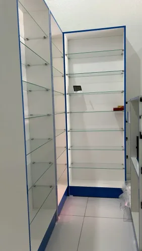 MÓVEIS COMERCIAIS À VENDA