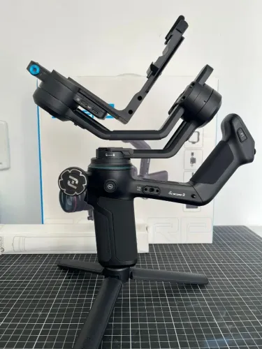 Gimbal FeiyuTech SCORP 3 para Câmeras DSLR e Mirrorless - Semi Novo