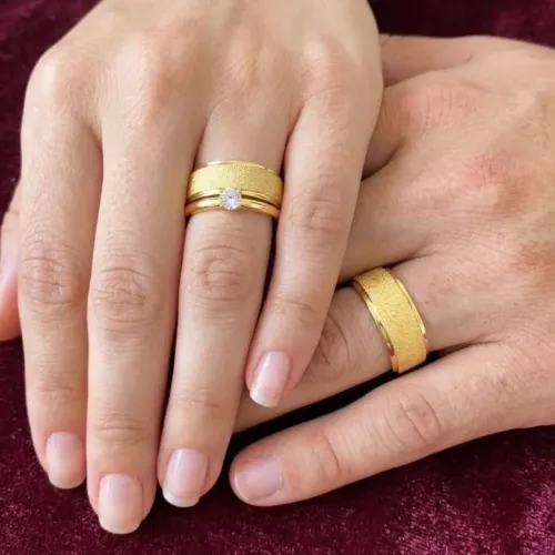 Par de Alianças Anatômica Diamantada 8mm Namoro Casamento+ Solitária + Caixinha