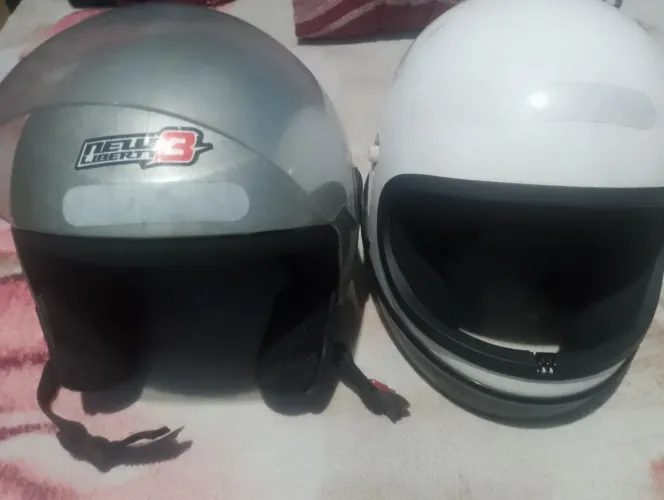 2 Capacetes Uber moto