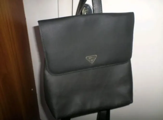 Mochila pequena minimalista
