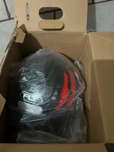 Vende-se um capacete
