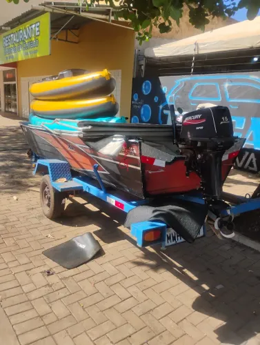 Vendo esse barco voadeira em ótimo estado de conservação