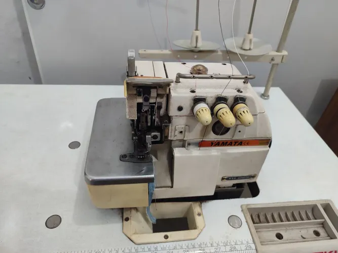Máquina overlock industrial 