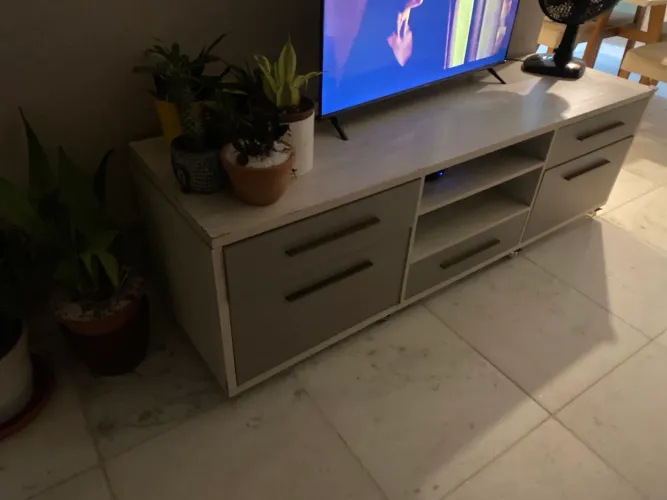 Rack grande para TV com 4 gavetas e nichos - excelente estado