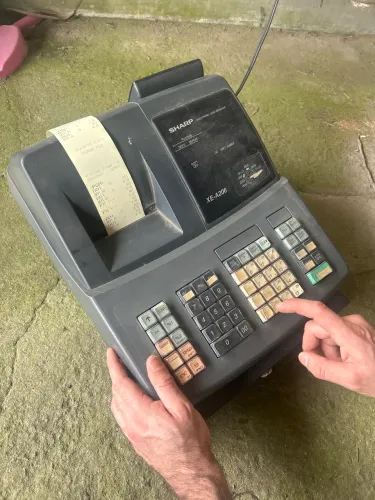 Máquina registradora antiga anos 2000