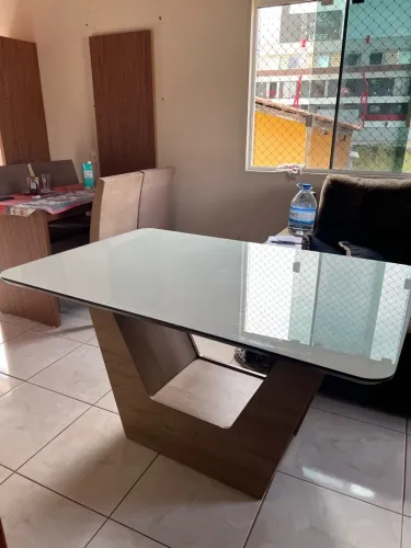 Mesa com tampo de vidro 4 lugares