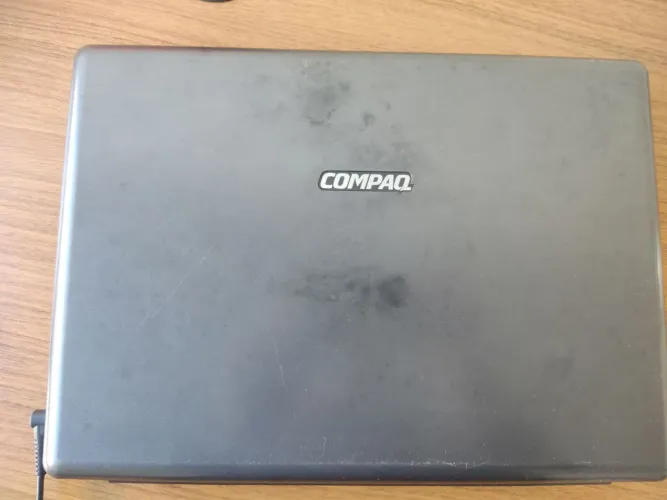 Vendo Notebook Compaq(funcionando normal)