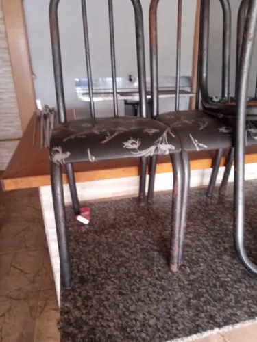 Mesa com tampo de pedra