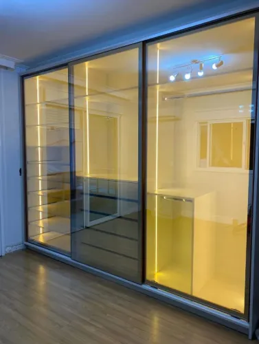 Guarda Roupas Com Três Portas Reflecta/Led Embutido L 2.40 M